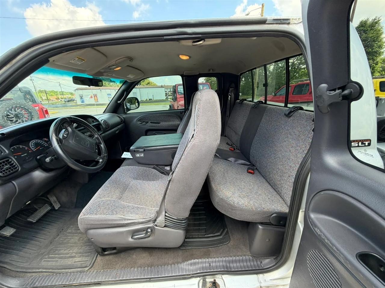 Dodge Ram 1500 4dr Quad Cab 139" WB 2001