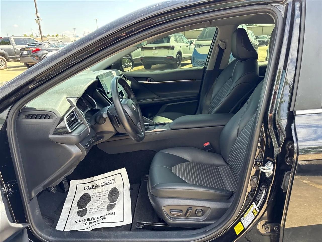 Toyota Camry SE Auto (Natl) 2024