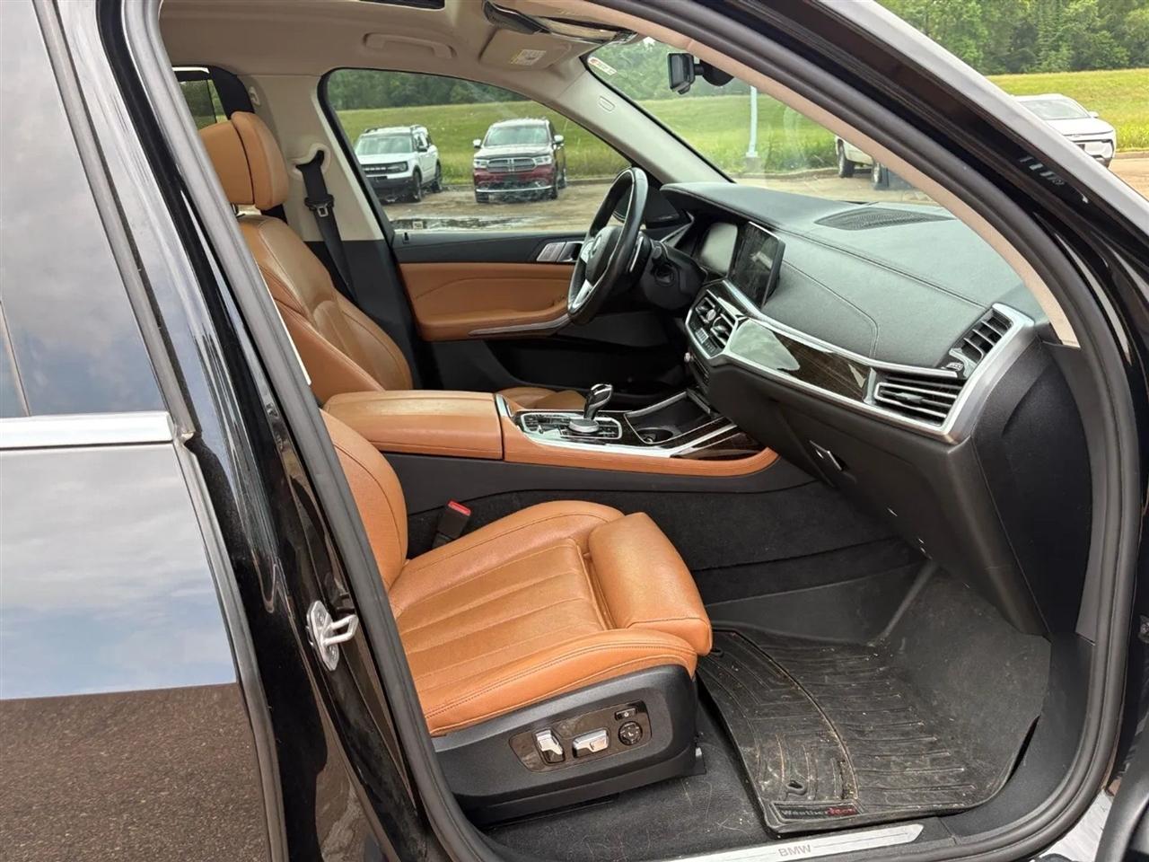 BMW X7 xDrive40i Sports Activity Vehicle 2021