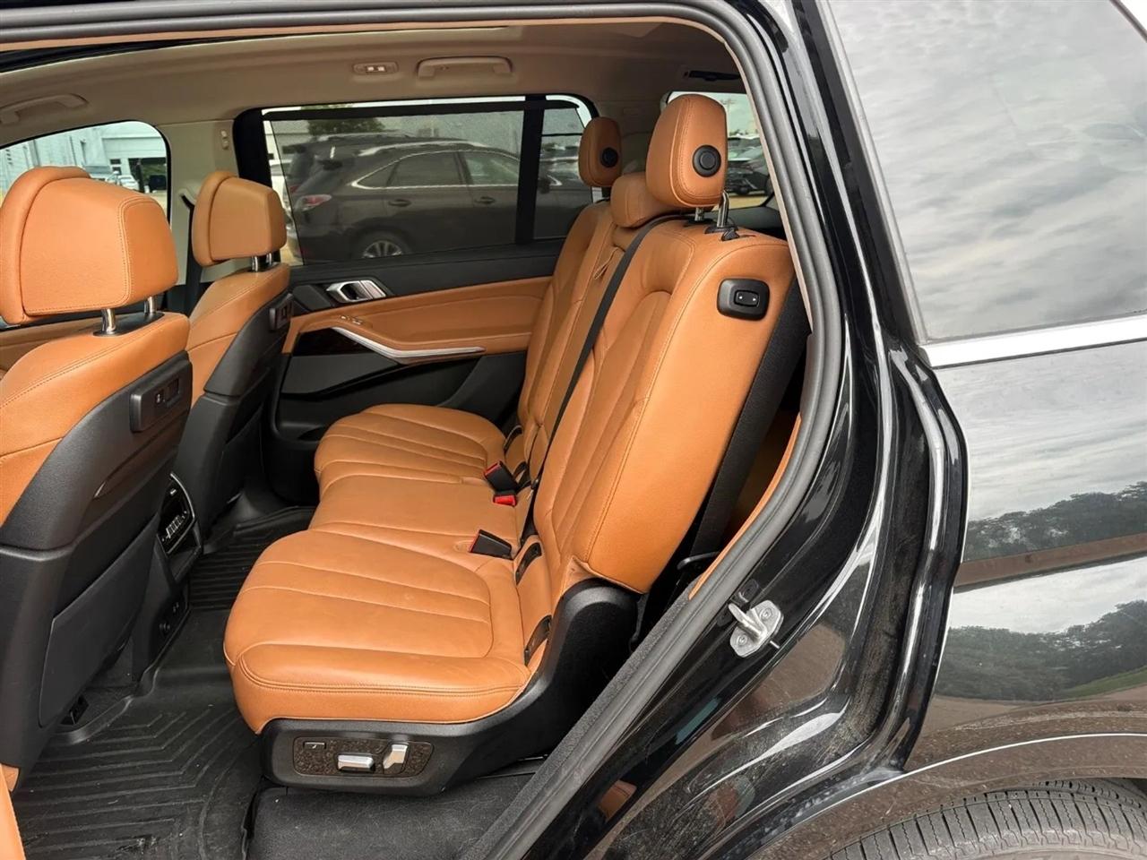 BMW X7 xDrive40i Sports Activity Vehicle 2021