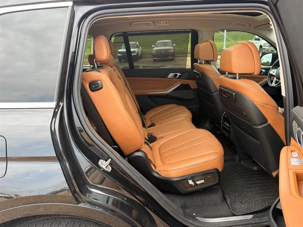 BMW X7 xDrive40i Sports Activity Vehicle 2021