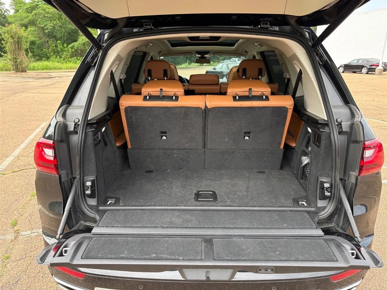 BMW X7 xDrive40i Sports Activity Vehicle 2021