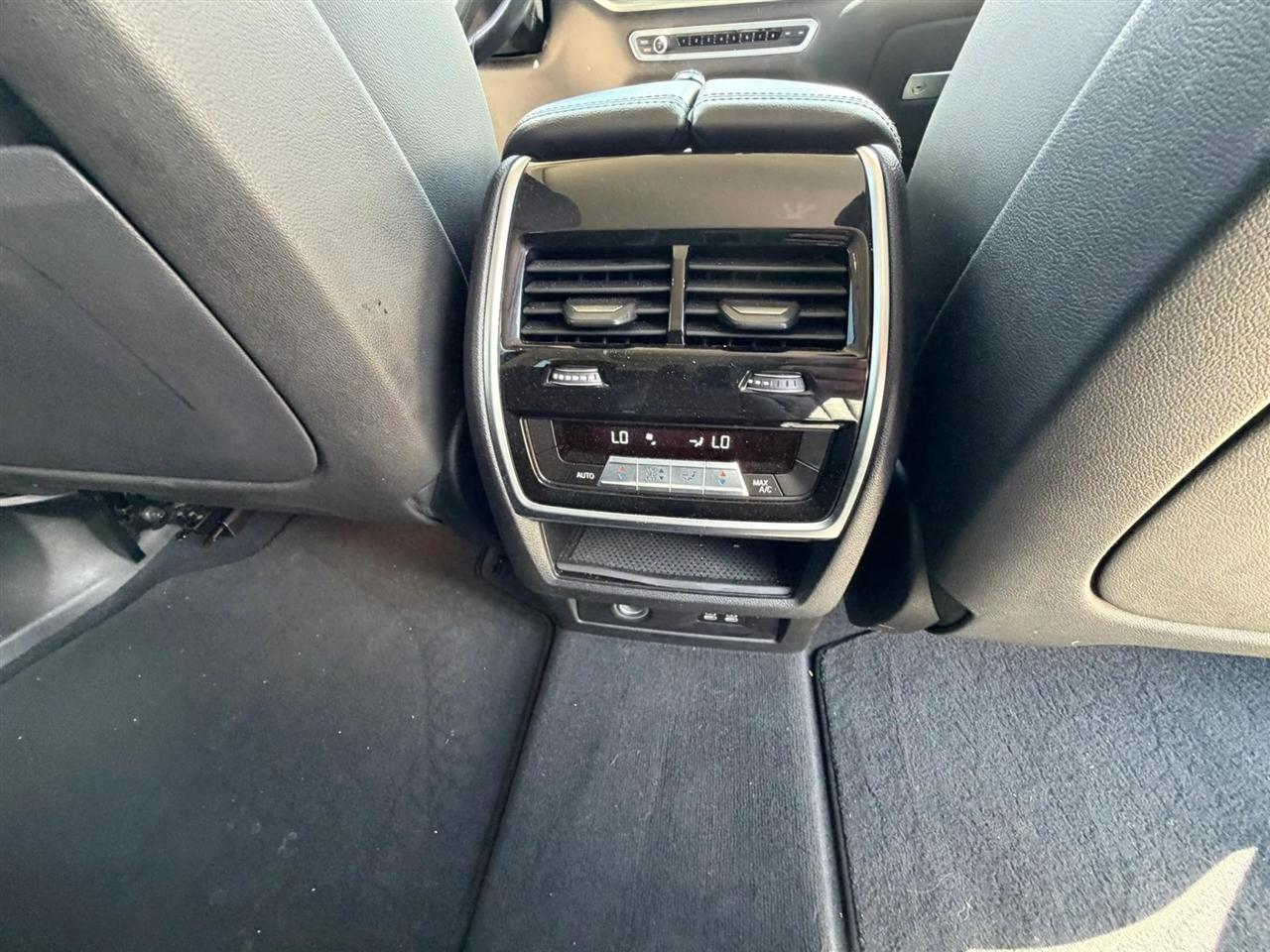 BMW X7 xDrive40i Sports Activity Vehicle 2020