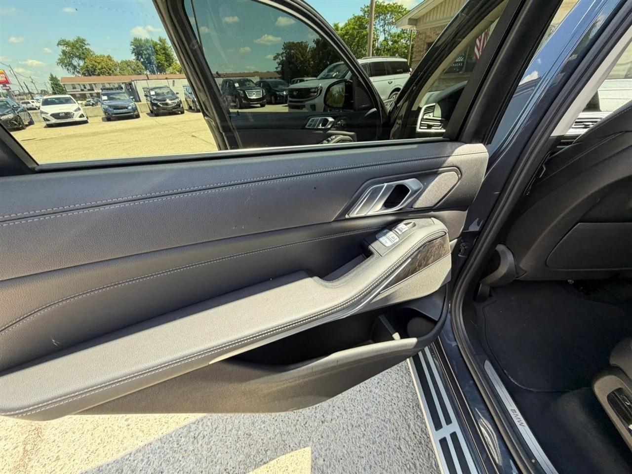 BMW X7 xDrive40i Sports Activity Vehicle 2020