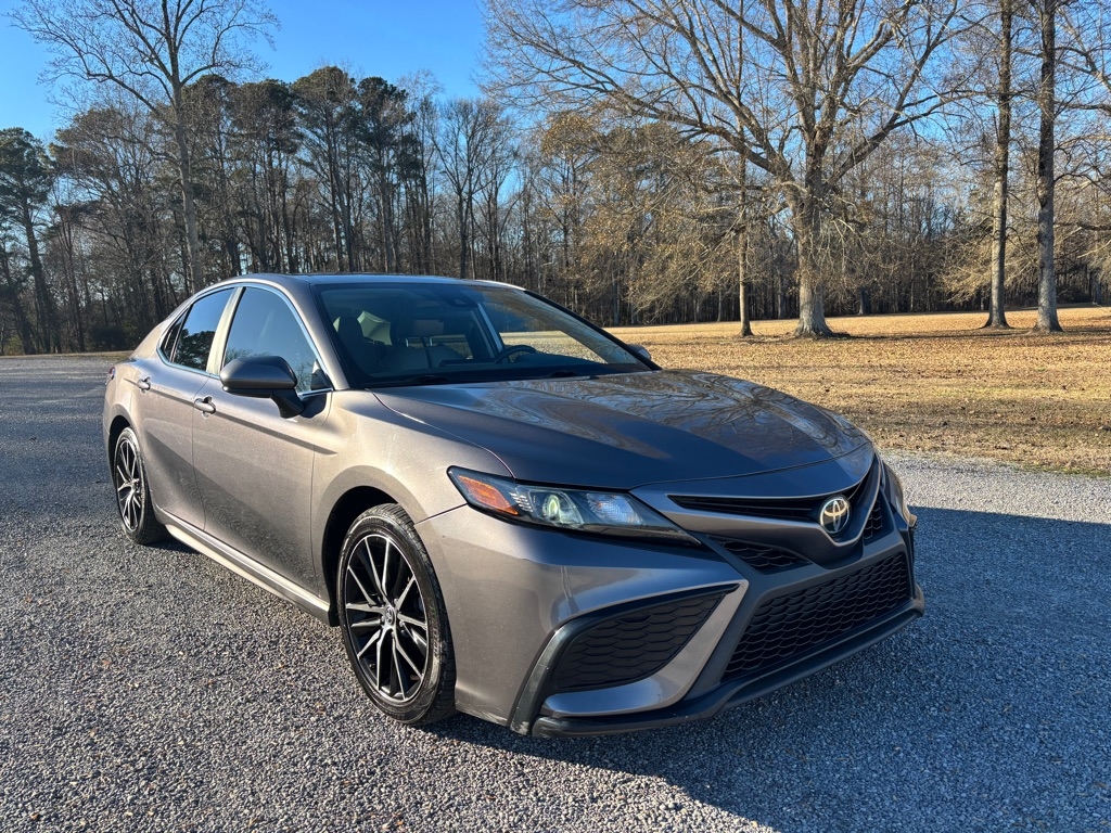 Toyota Camry SE 2021