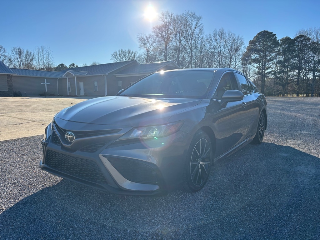 Toyota Camry SE 2021