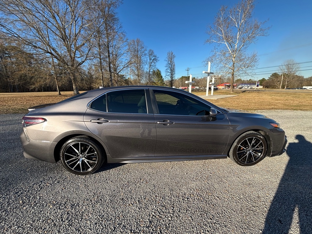 Toyota Camry SE 2021