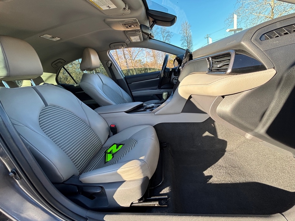 Toyota Camry SE 2021