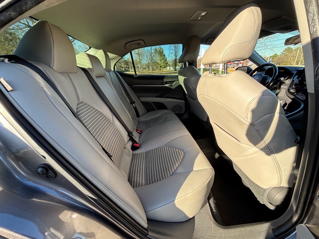 Toyota Camry SE 2021