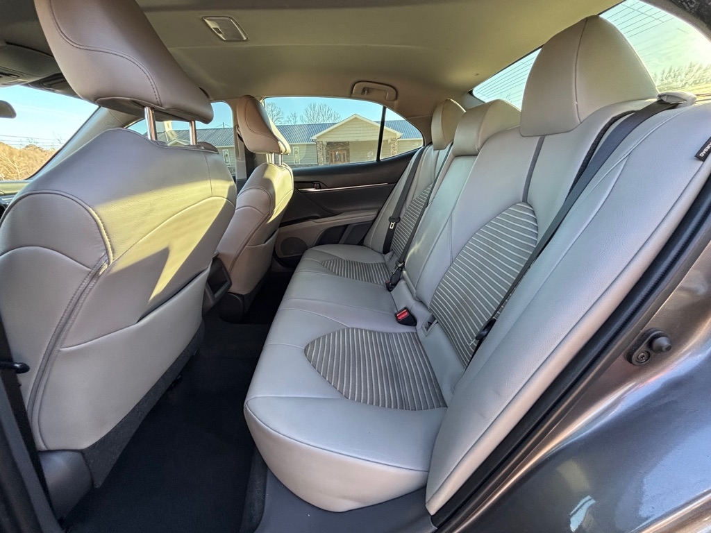 Toyota Camry SE 2021