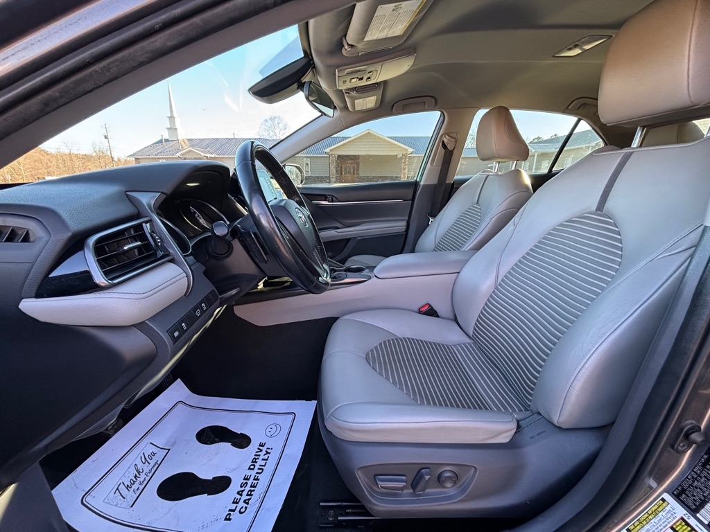 Toyota Camry SE 2021