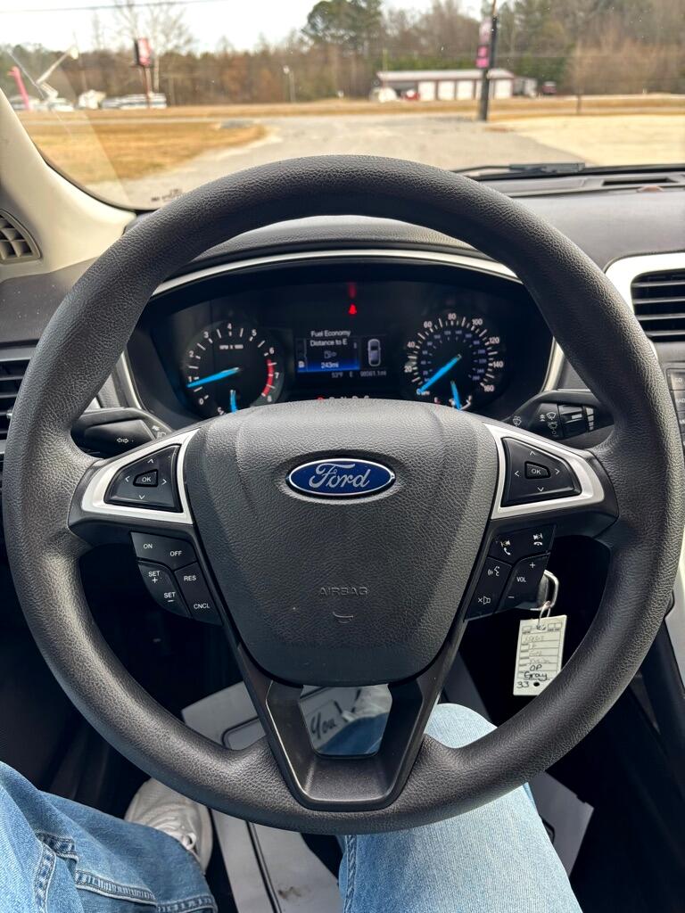 Ford Fusion SE 2016