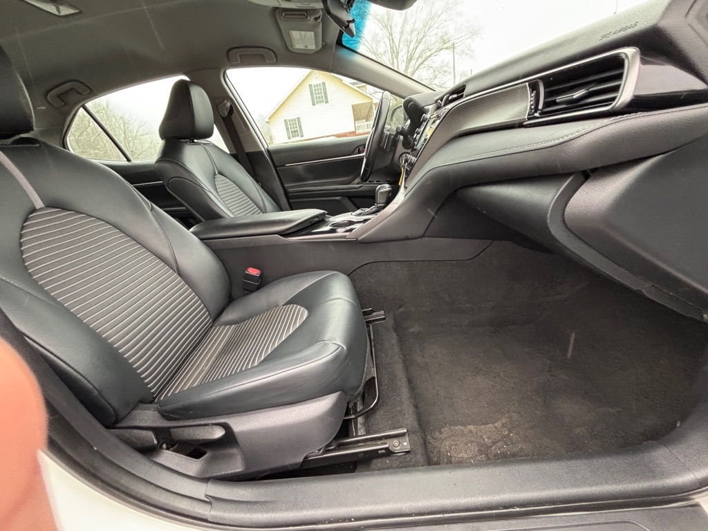 Toyota Camry SE 2019