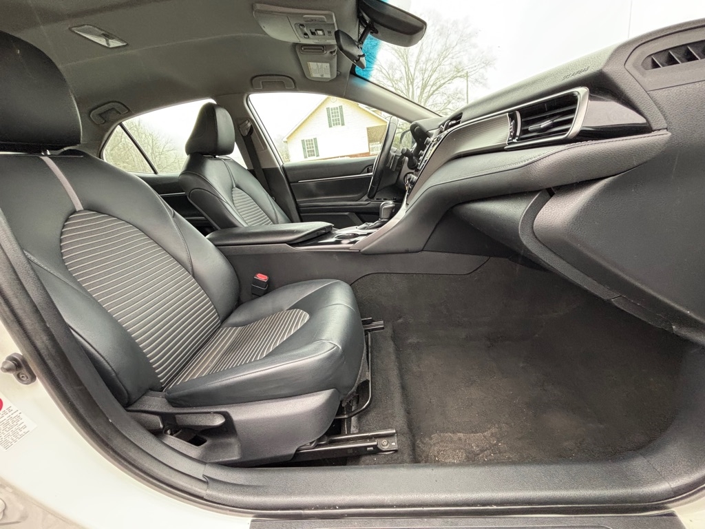 Toyota Camry SE 2019