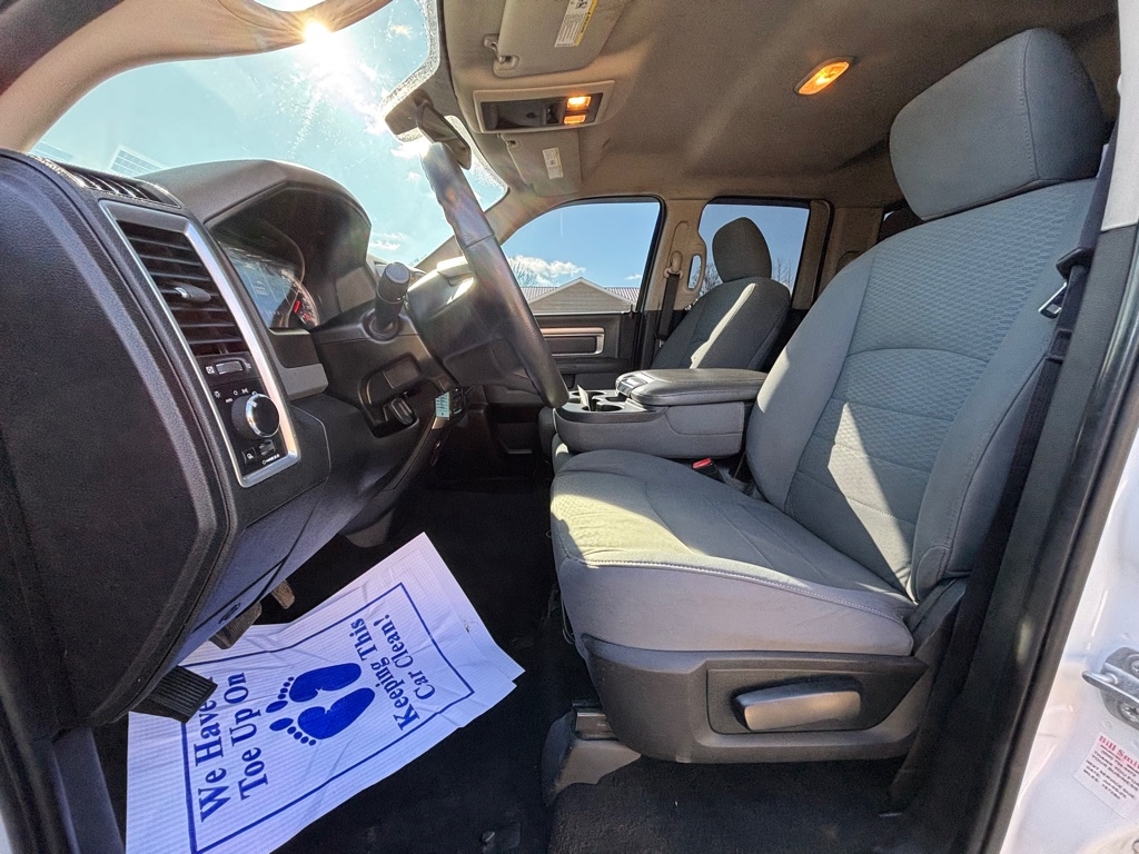 RAM 1500 SLT Quad Cab 4WD 2018