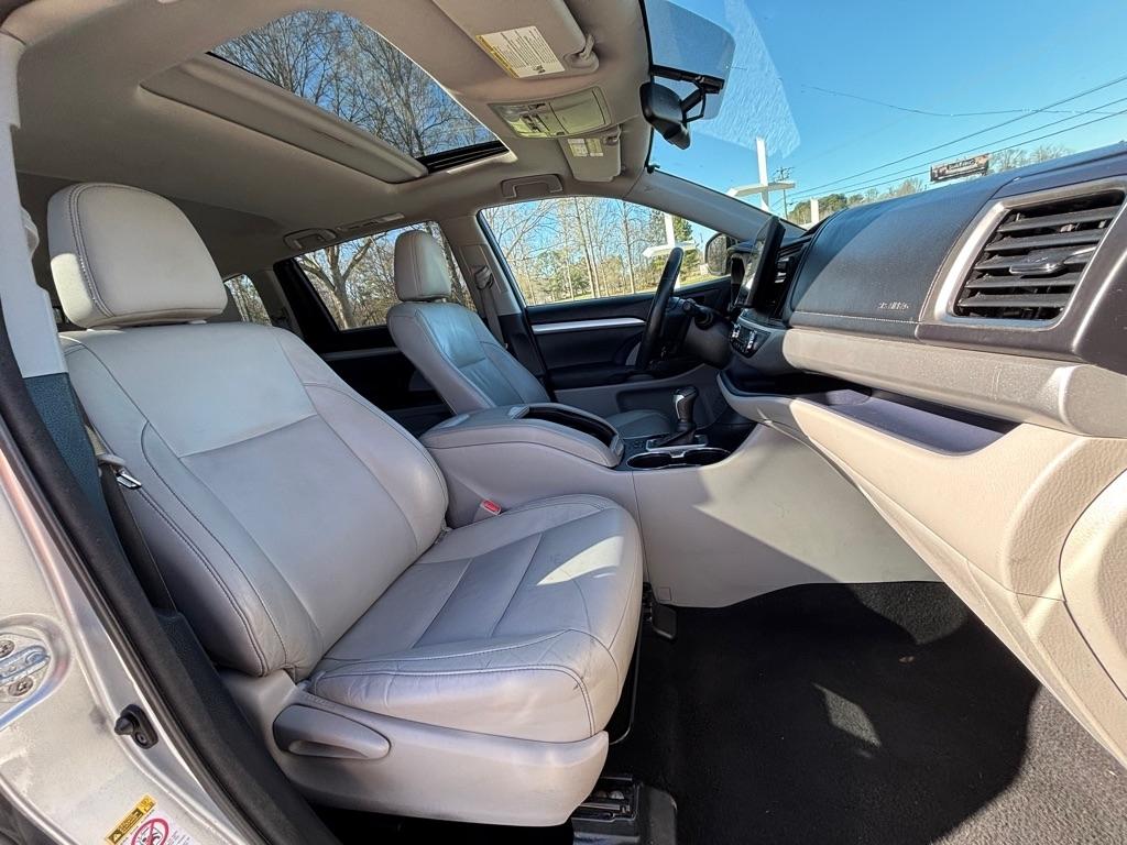 Toyota Highlander XLE FWD V6 2014