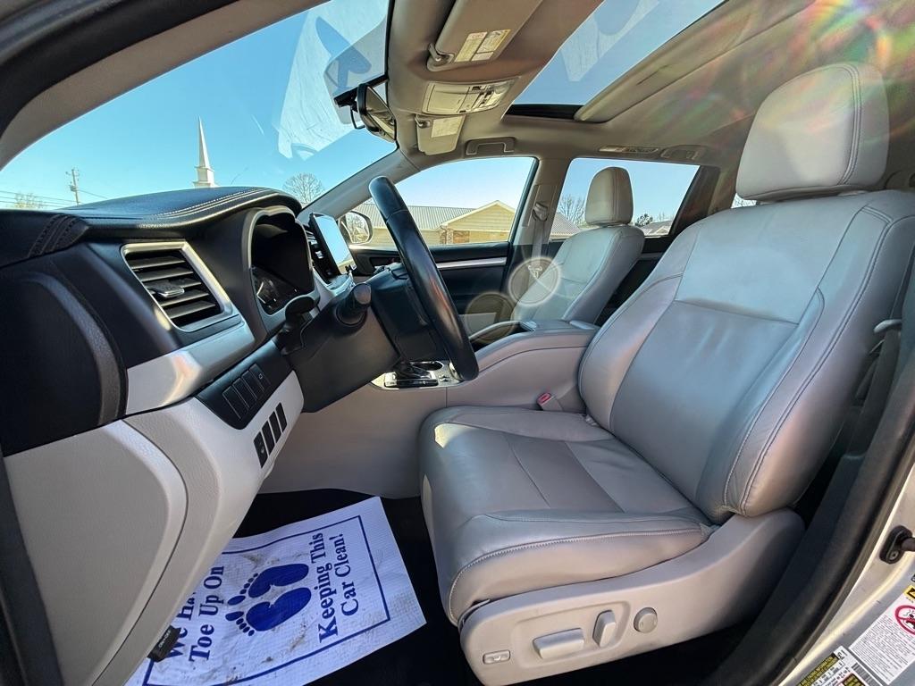 Toyota Highlander XLE FWD V6 2014