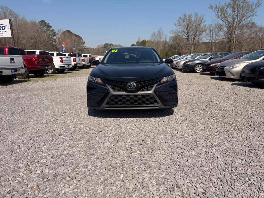 Toyota Camry SE 2021