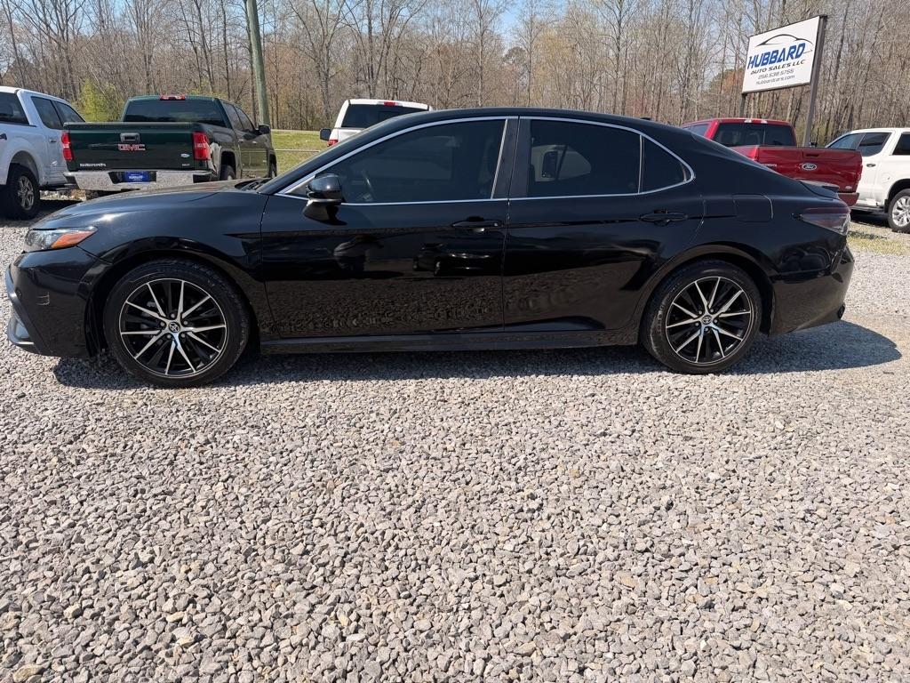 Toyota Camry SE 2021