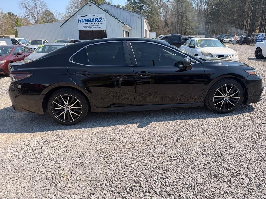 Toyota Camry SE 2021