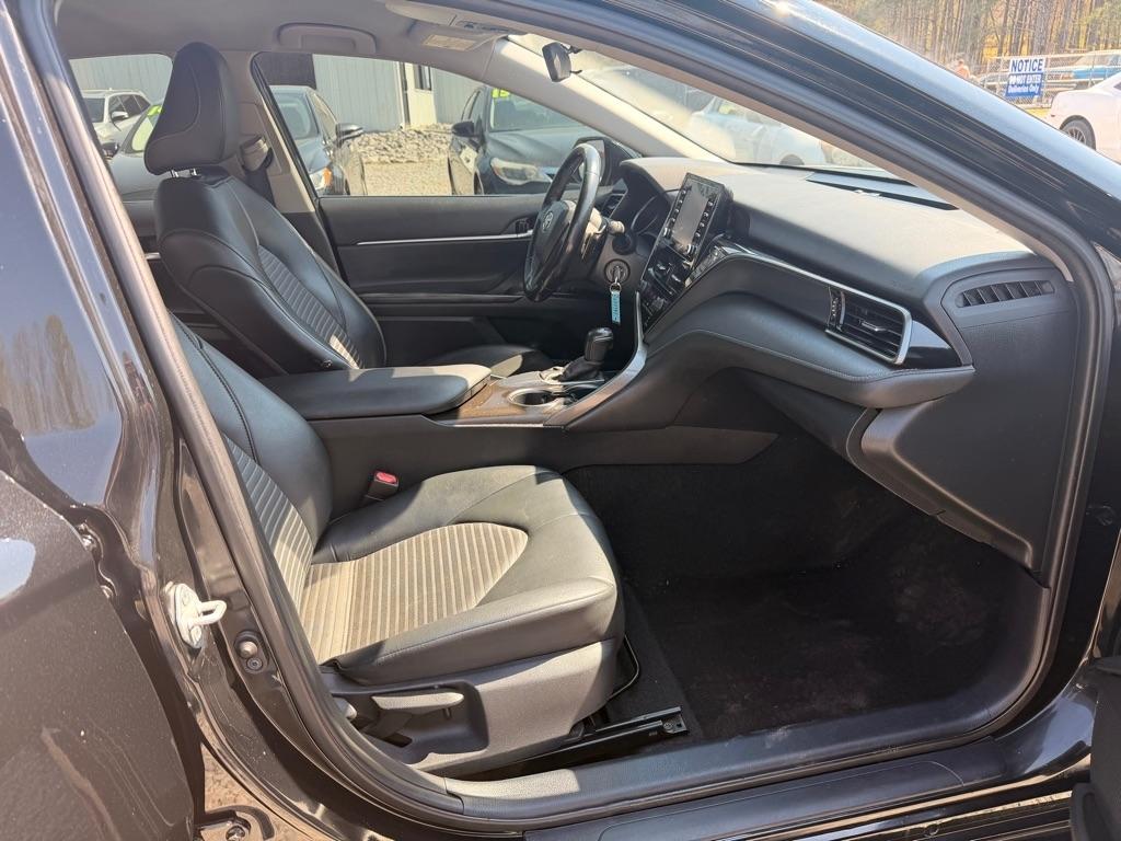 Toyota Camry SE 2021