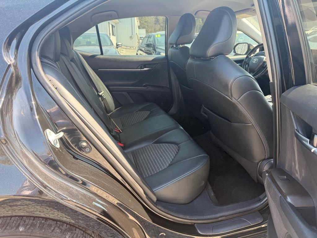 Toyota Camry SE 2021