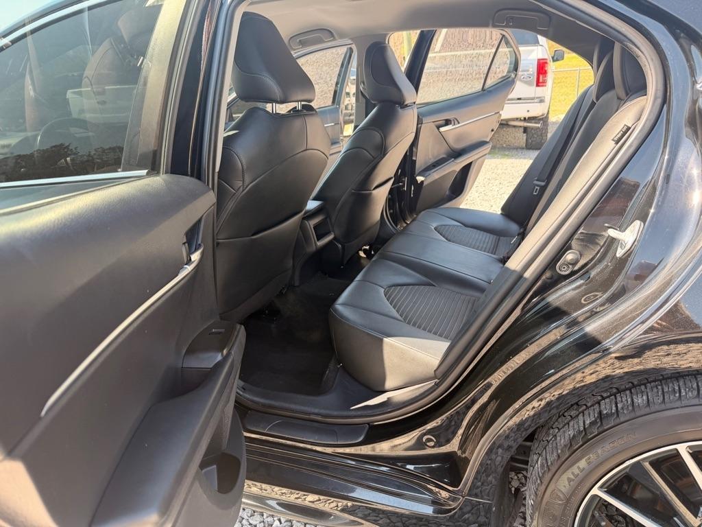 Toyota Camry SE 2021