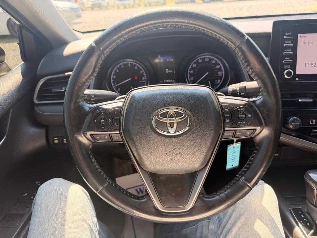 Toyota Camry SE 2021