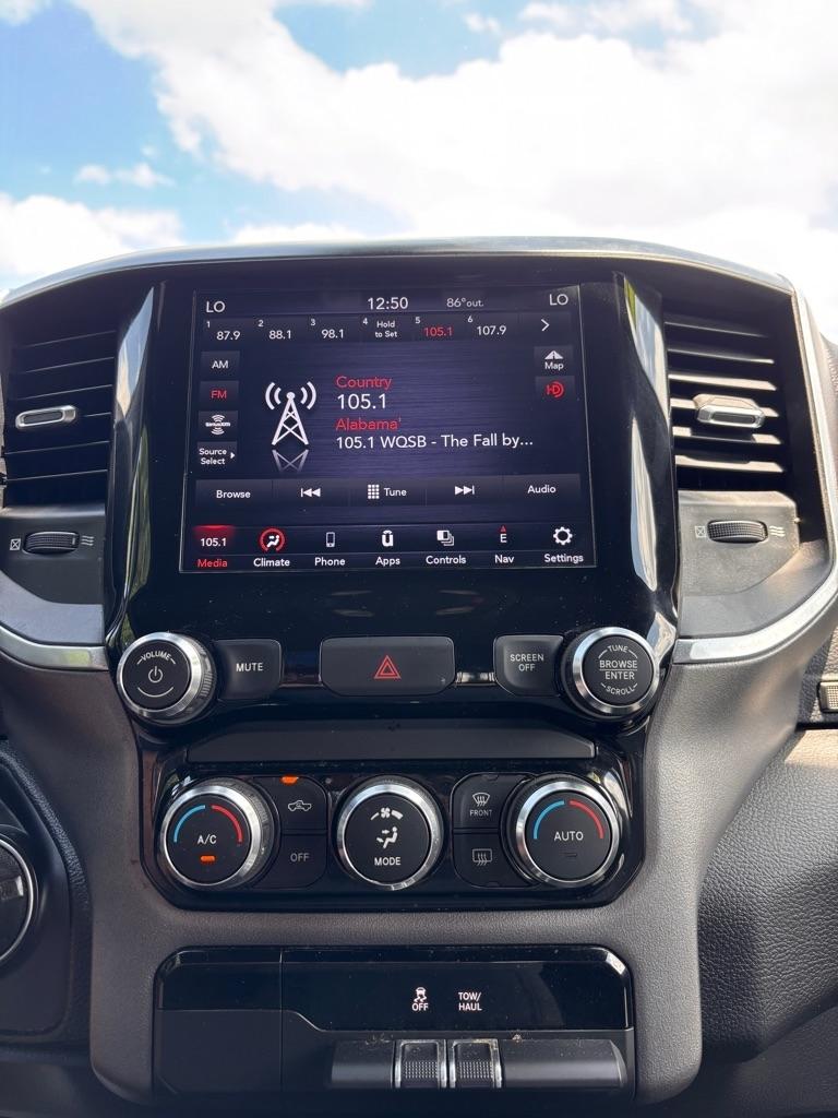 RAM 1500 Big Horn Quad Cab 2WD 2021