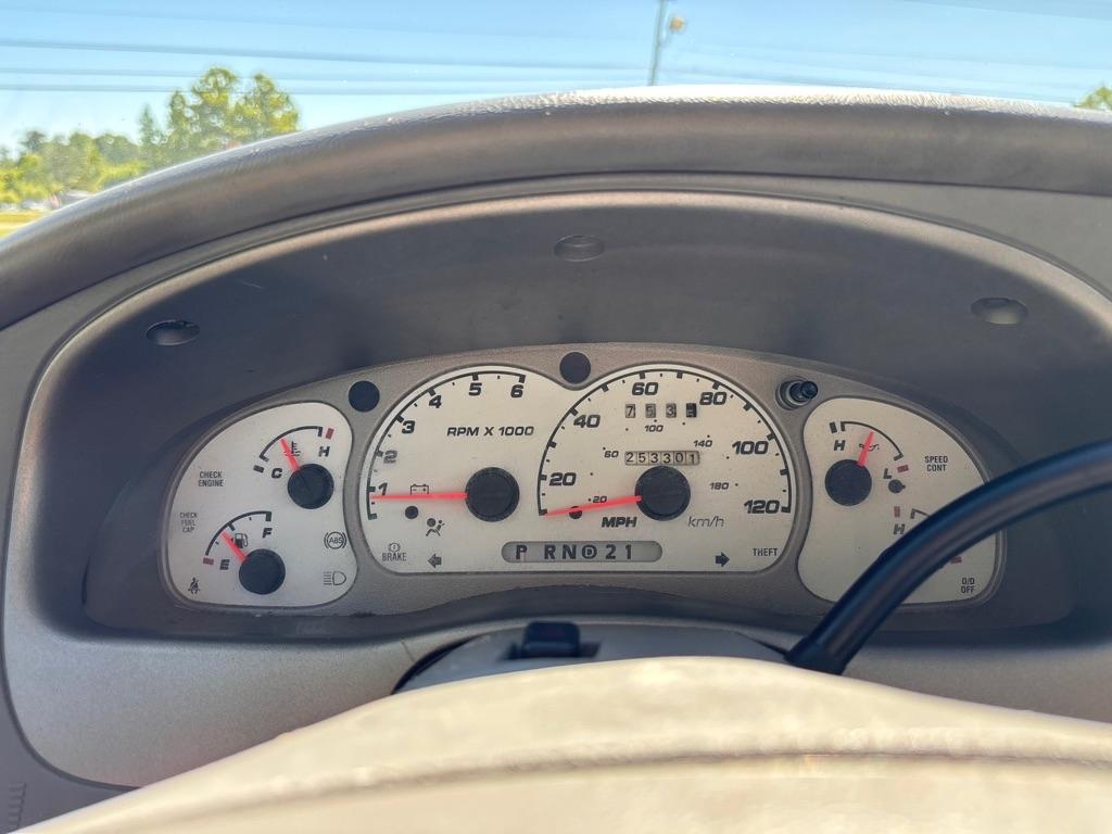 Ford Explorer Sport Trac XLS 2WD 2003