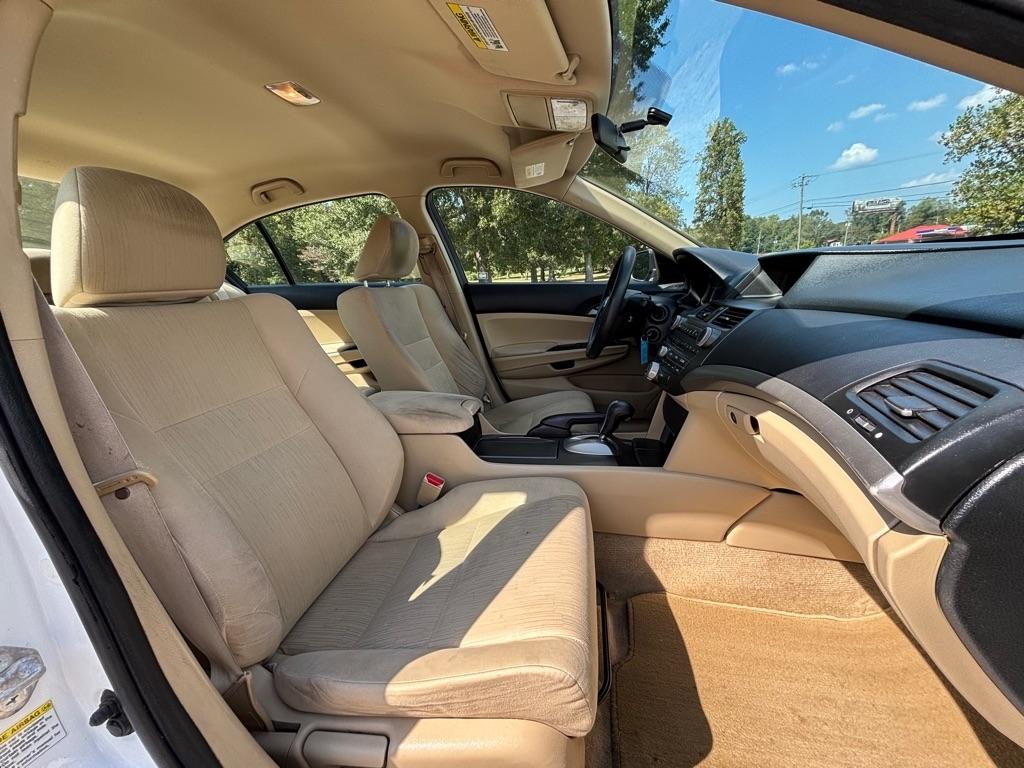 Honda Accord LX sedan AT 2012