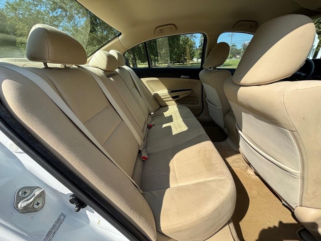 Honda Accord LX sedan AT 2012