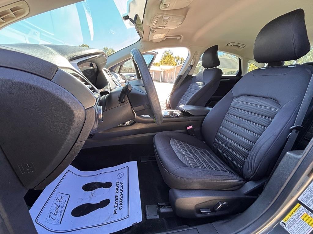 Ford Fusion SE 2016
