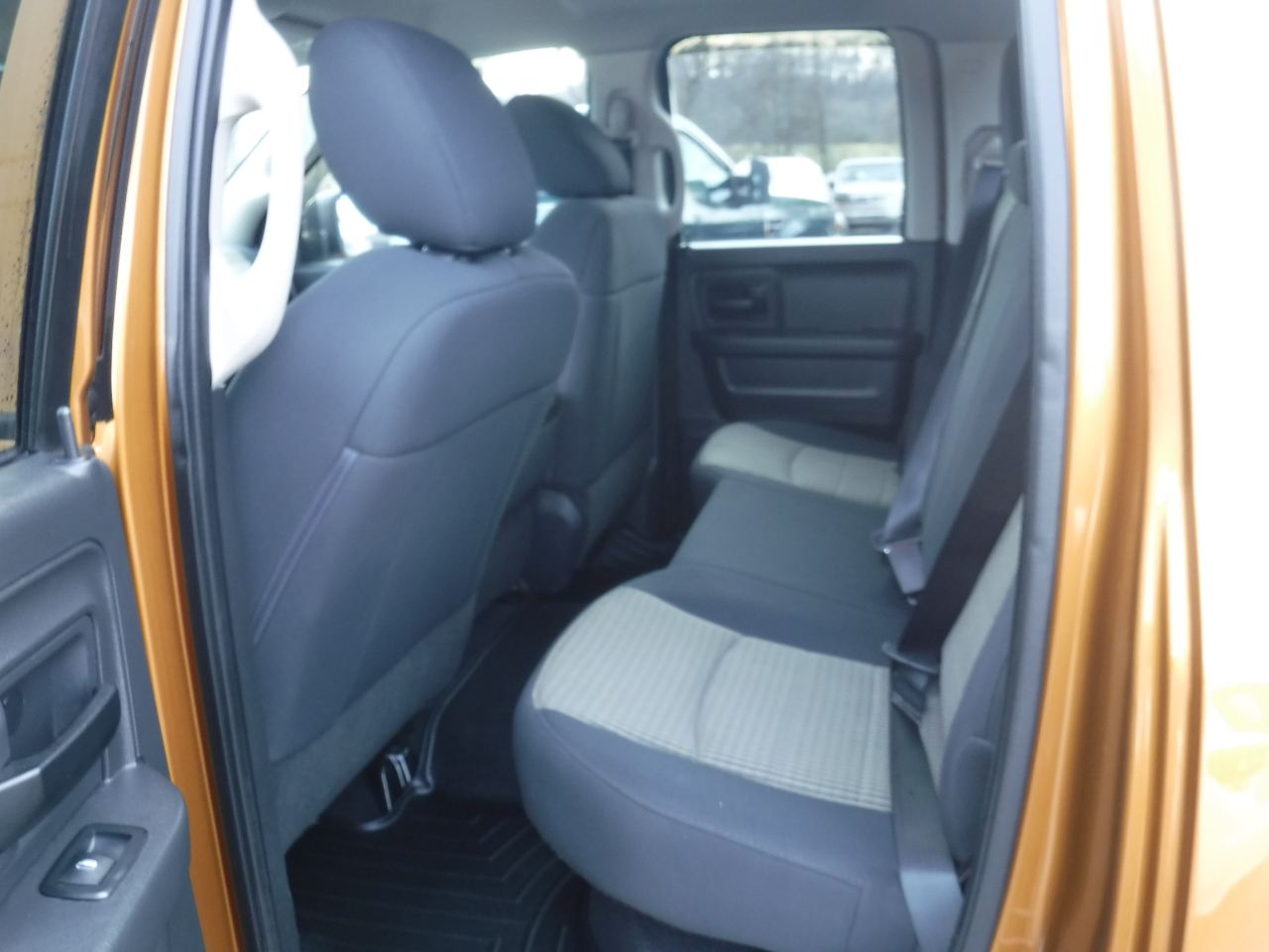 RAM 1500 4WD Quad Cab 140.5" Express 2012