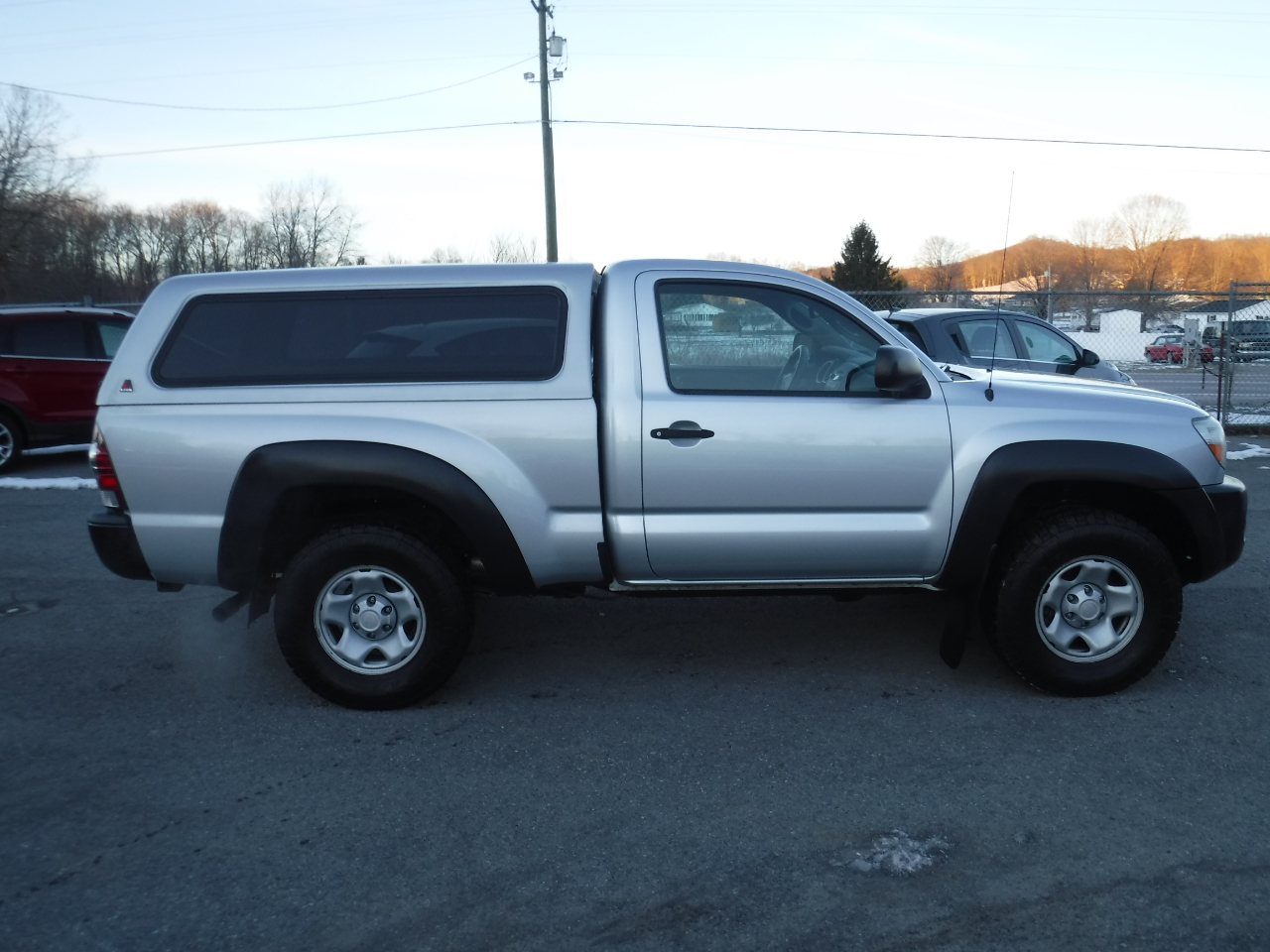 Toyota Tacoma 4WD Reg I4 MT (Natl) 2011