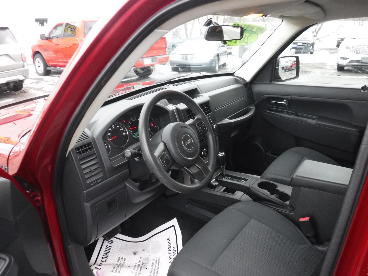 Jeep Liberty 4WD 4dr Sport 2012