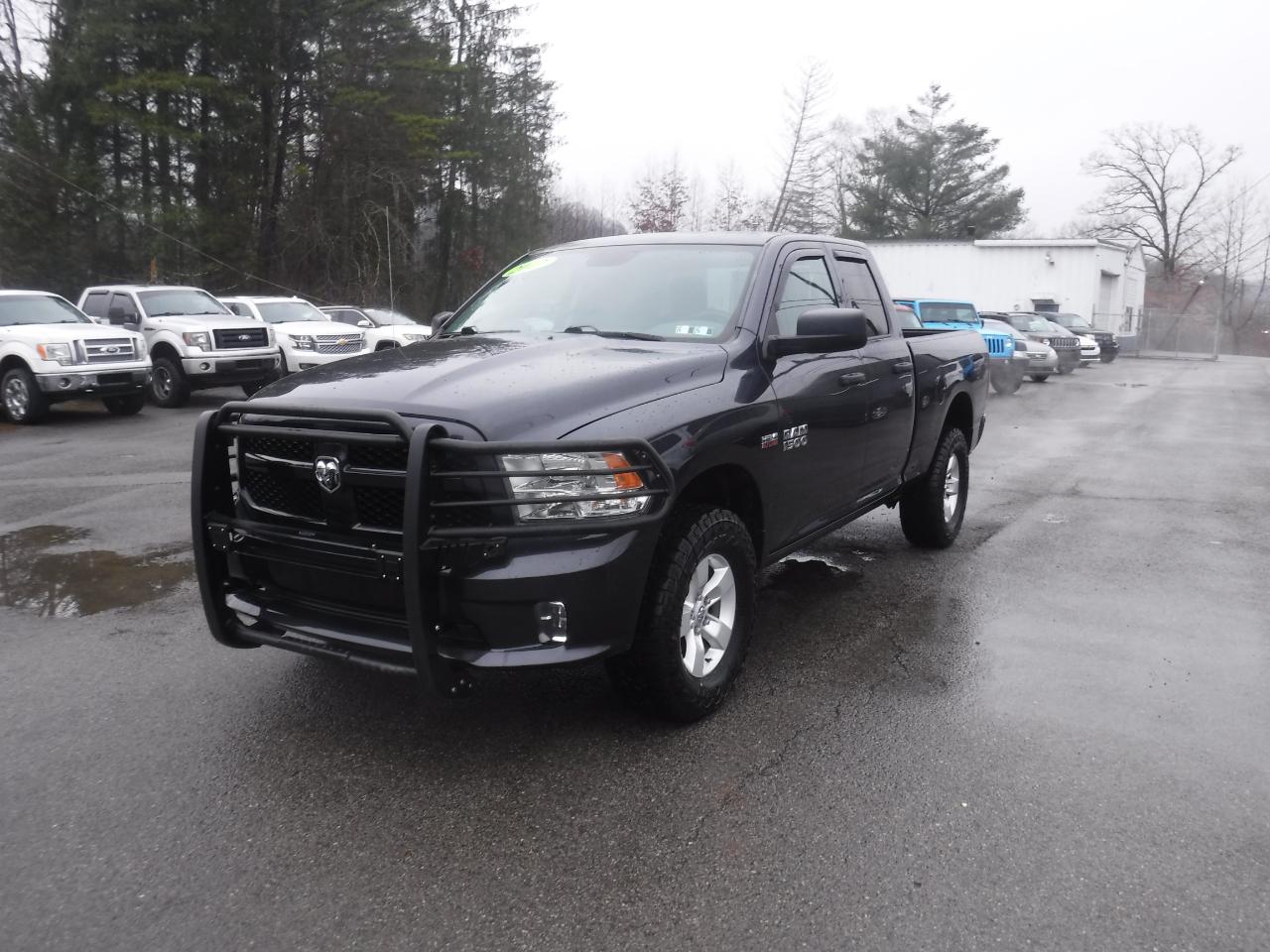 RAM 1500 Express 4x4 Quad Cab 6'4" Box 2017