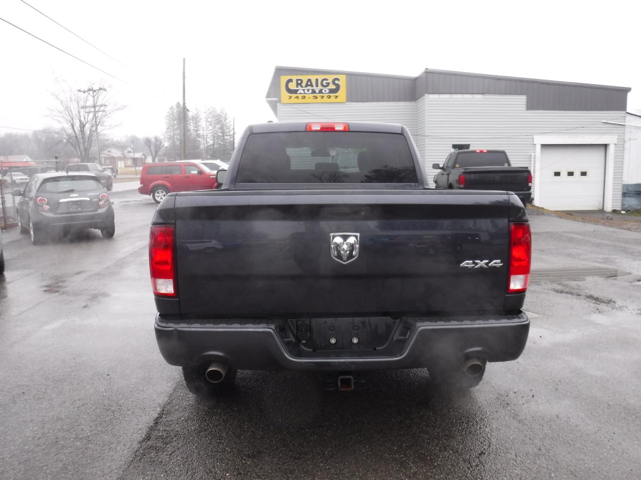 RAM 1500 Express 4x4 Quad Cab 6'4" Box 2017