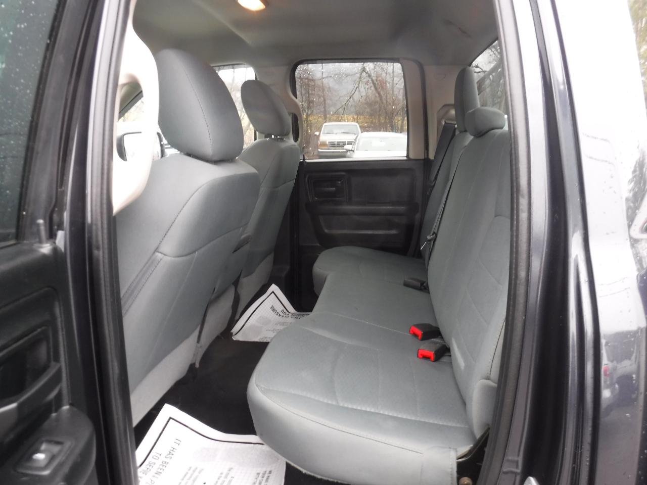 RAM 1500 Express 4x4 Quad Cab 6'4" Box 2017