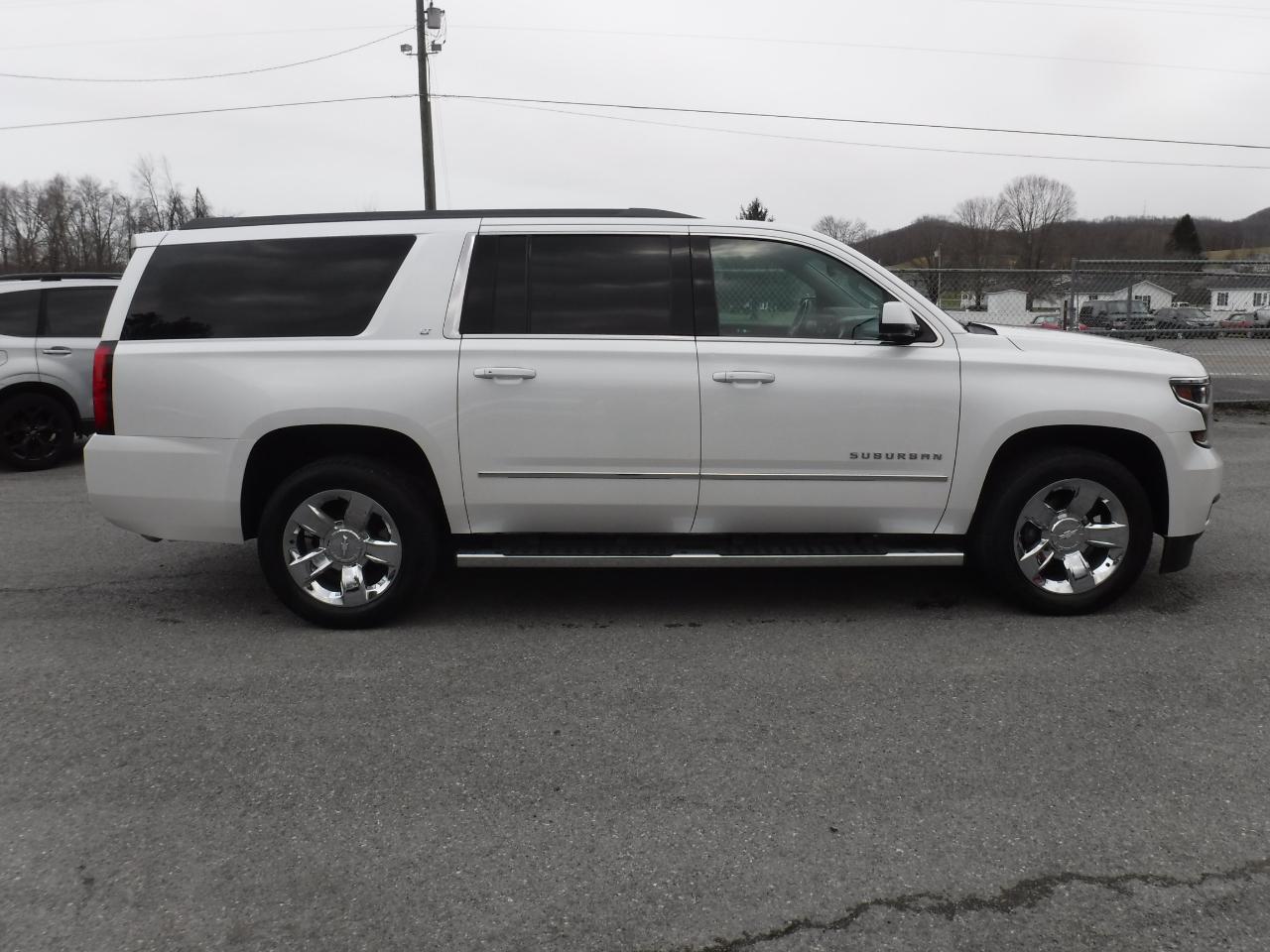 Chevrolet Suburban 4WD 4dr 1500 LT 2018