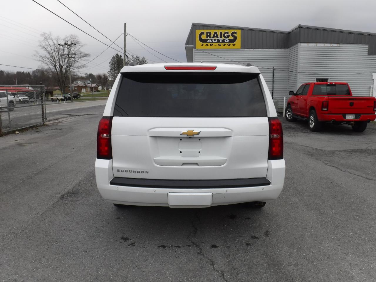 Chevrolet Suburban 4WD 4dr 1500 LT 2018