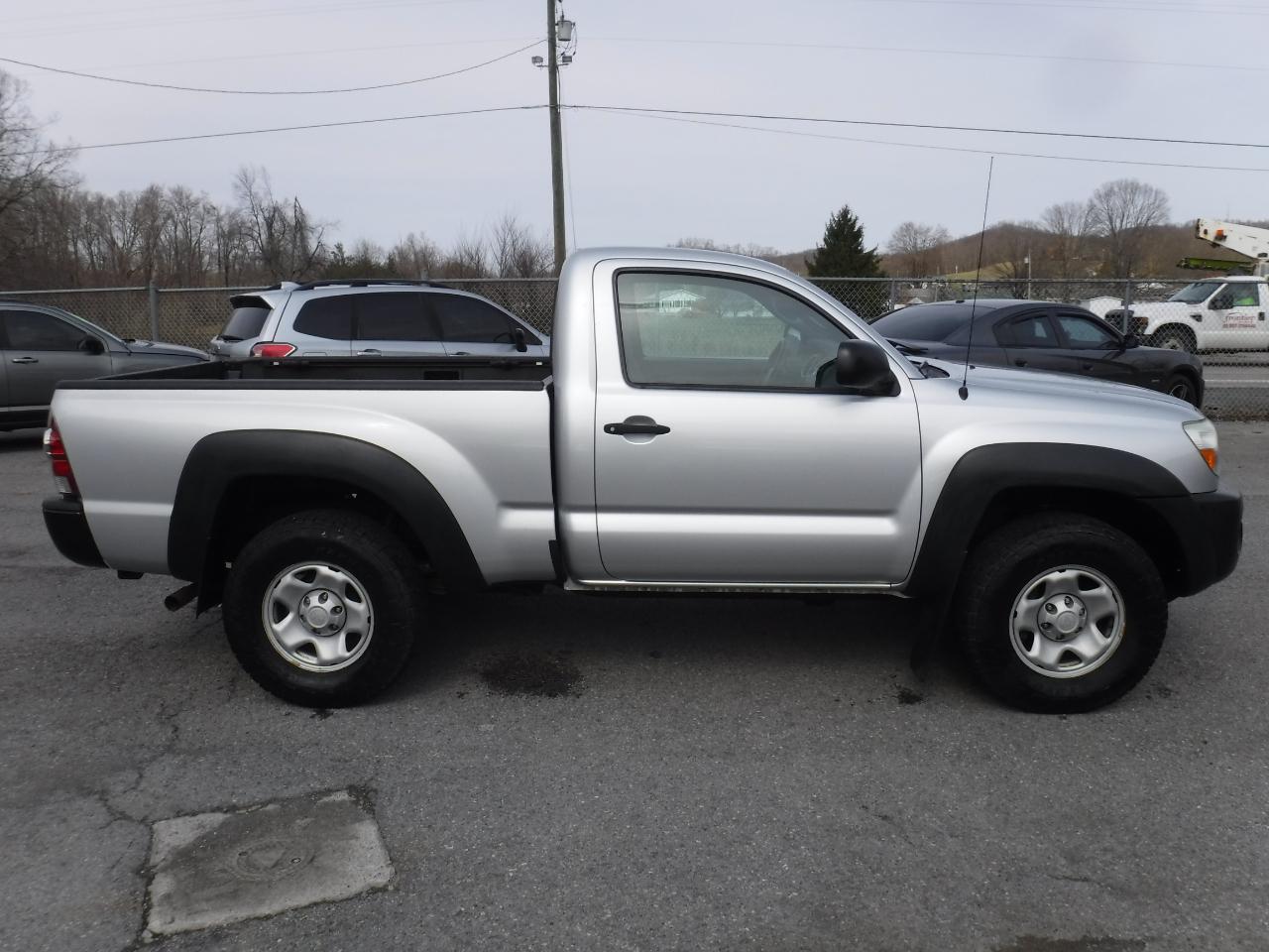 Toyota Tacoma 4WD Reg I4 MT (Natl) 2011