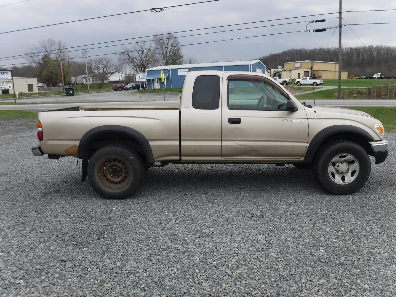 Toyota Tacoma XtraCab Manual 4WD (Natl) 2004