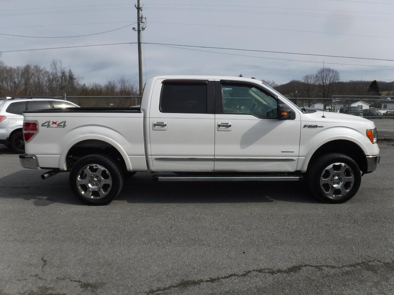 Ford F-150 4WD SuperCrew 145" Lariat 2011