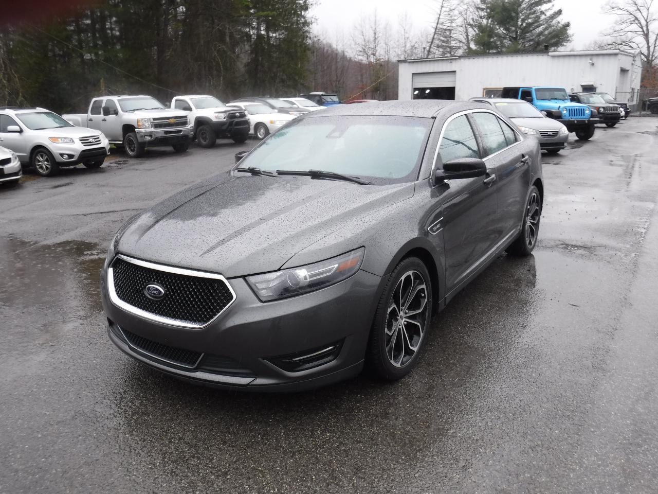Ford Taurus 4dr Sdn SHO AWD 2016