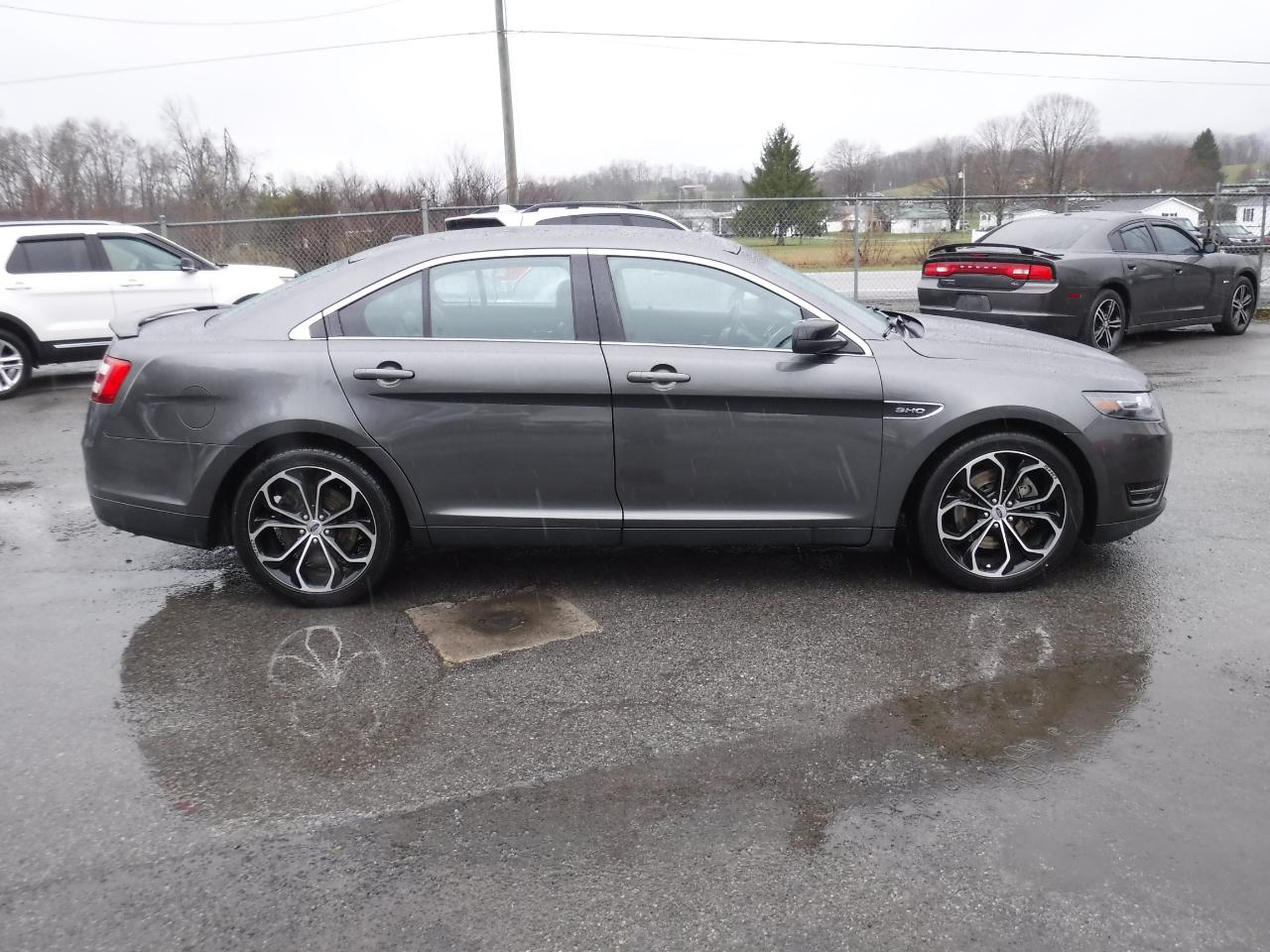 Ford Taurus 4dr Sdn SHO AWD 2016