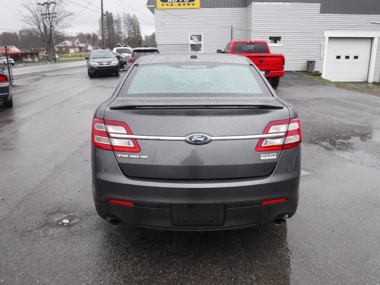 Ford Taurus 4dr Sdn SHO AWD 2016