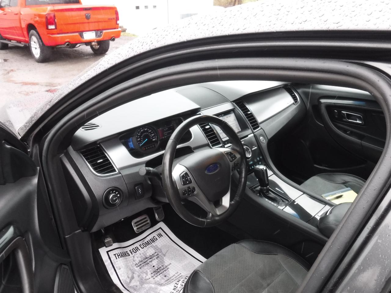 Ford Taurus 4dr Sdn SHO AWD 2016