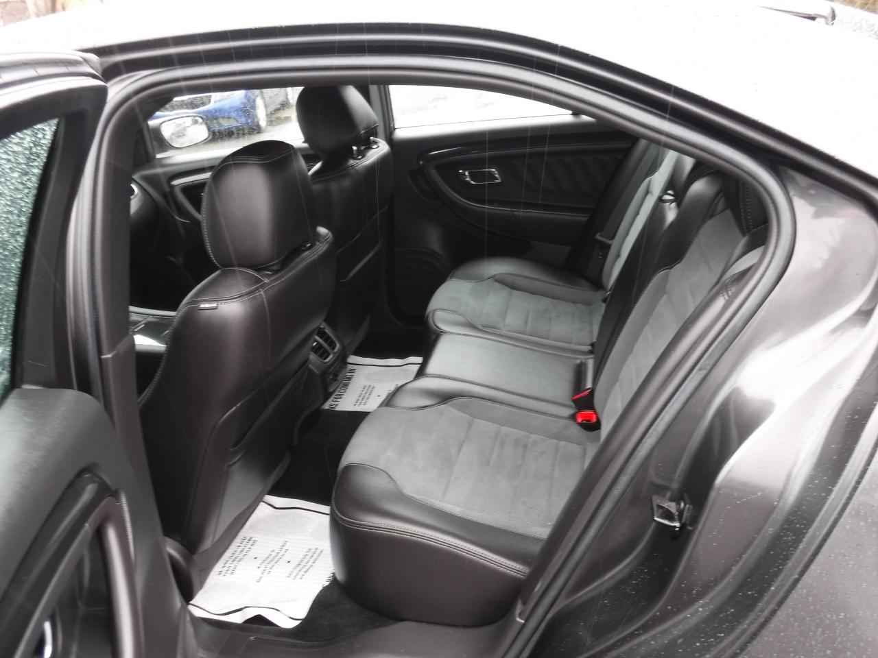 Ford Taurus 4dr Sdn SHO AWD 2016