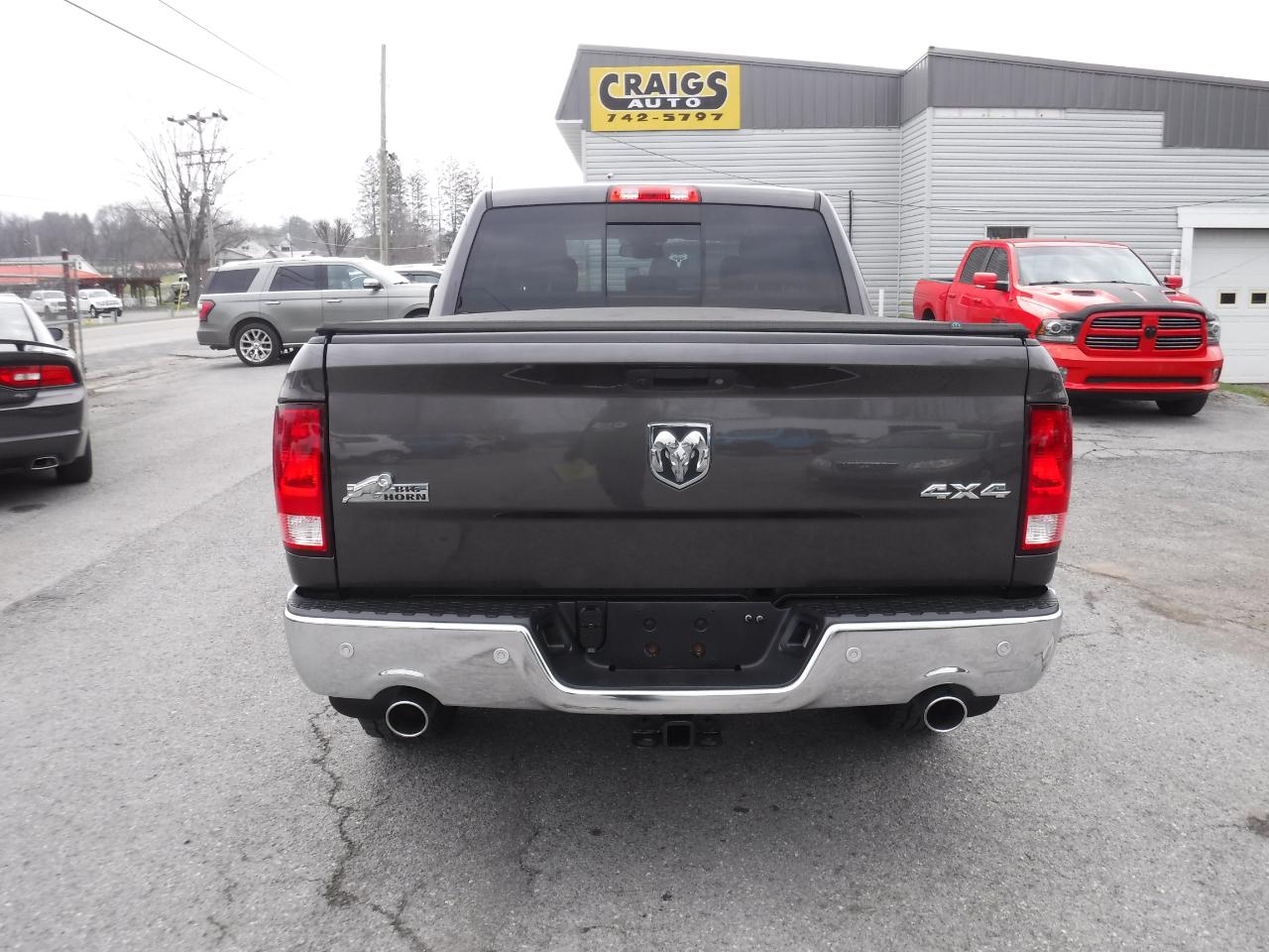 RAM 1500 Big Horn 4x4 Crew Cab 5'7" Box 2017